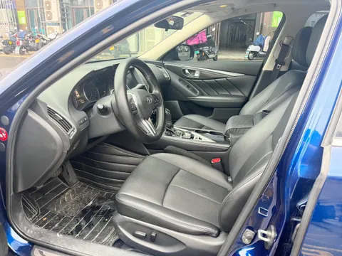 Infiniti Q50L
