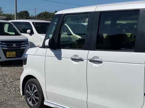 Honda N-BOX Custom