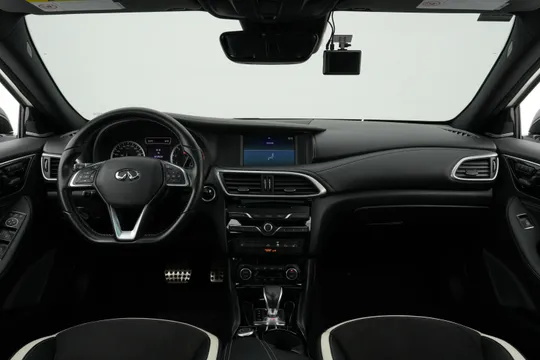 Infiniti Q30