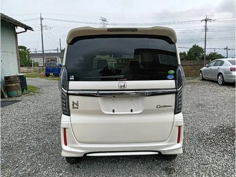 Honda N-BOX Custom