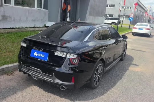 Lynk & Co 03