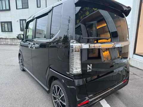 Honda N-BOX Custom