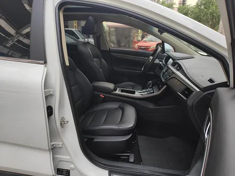 Geely Emgrand GS