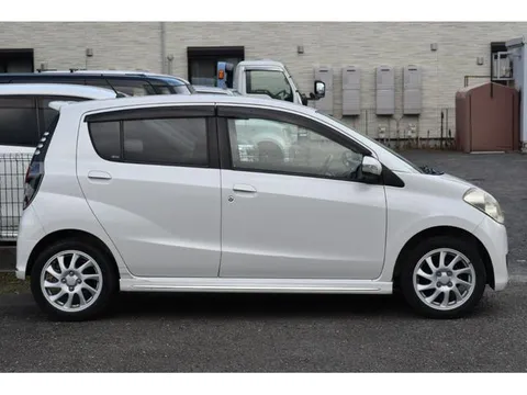Daihatsu Mira Custom