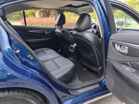 Infiniti Q50L