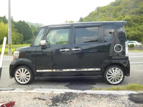 Honda N-BOX Custom