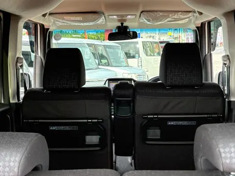 Honda N-BOX Custom