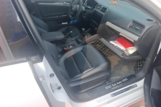 Volkswagen Sagitar