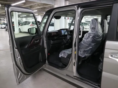 Suzuki Spacia Custom