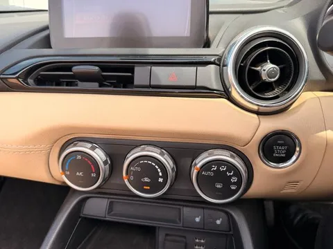 Mazda MX-5 (Roadster)