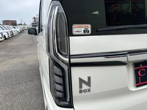 Honda N-BOX Custom