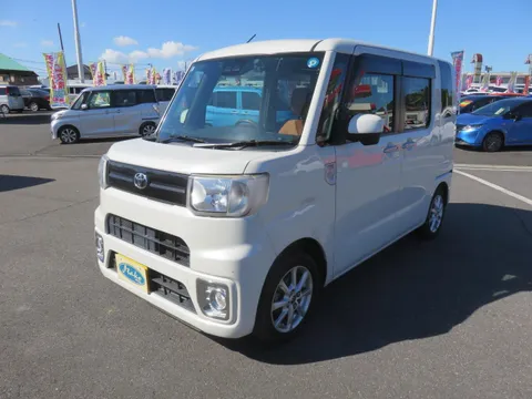 Toyota Pixis Mega