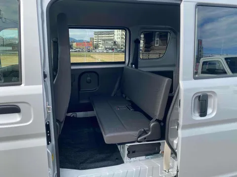 Nissan Clipper Van