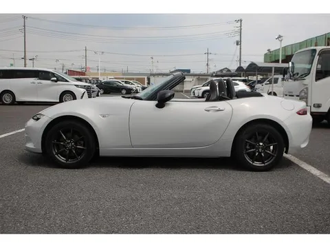 Mazda MX-5 (Roadster)
