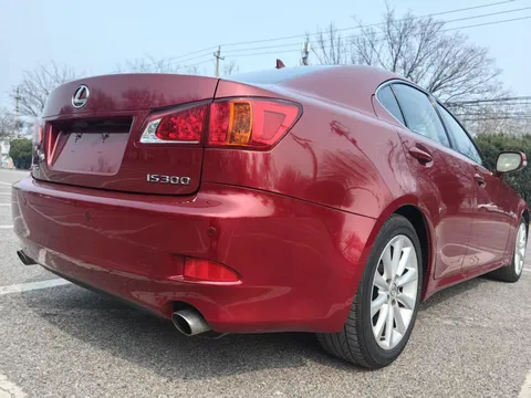 Lexus IS