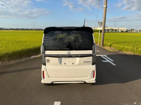 Honda N-BOX Custom