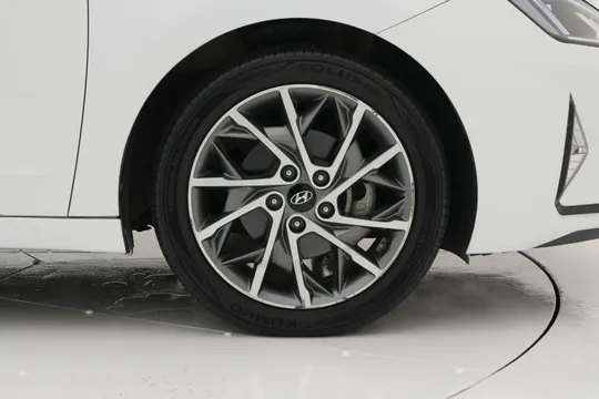 Hyundai Elantra (Avante)