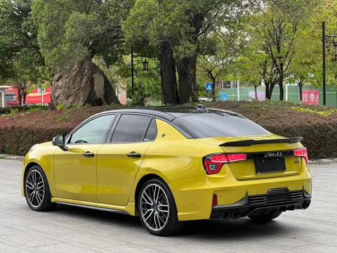 Lynk & Co 03