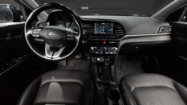 Hyundai Elantra (Avante)