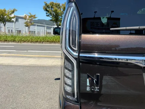 Honda N-BOX Custom
