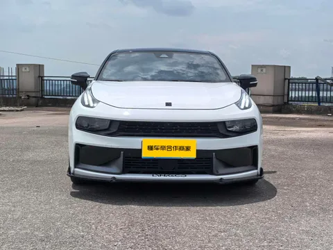 Lynk & Co 03