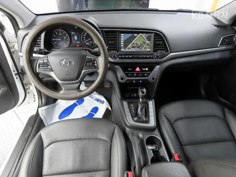 Hyundai Elantra (Avante)