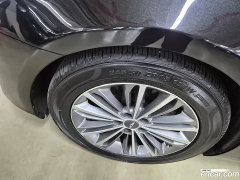 Genesis G90 (EQ900)