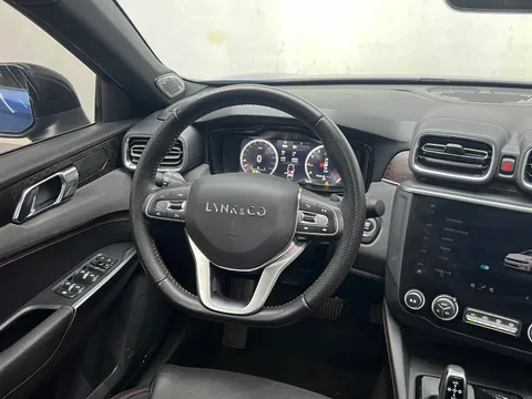 Lynk & Co 03