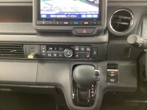 Honda N-BOX Custom