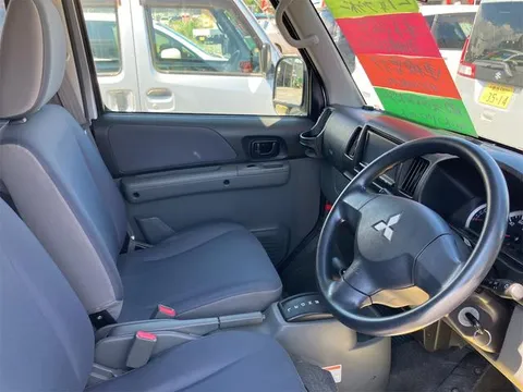 Mitsubishi Minicab Van