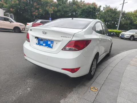 Hyundai Reina