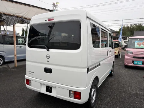 Nissan Clipper Van