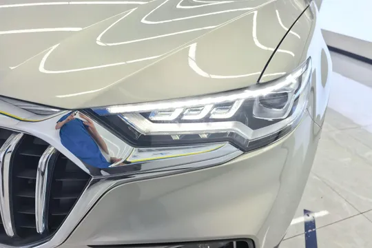 Hongqi HS5