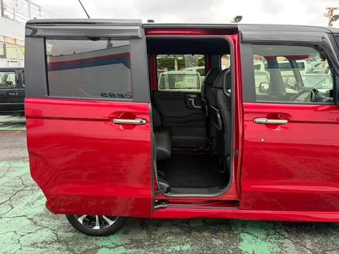 Honda N-BOX Custom
