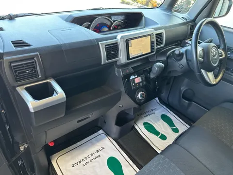 Toyota Pixis Mega