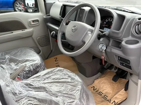 Nissan Clipper Van