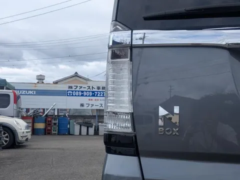Honda N-BOX Custom