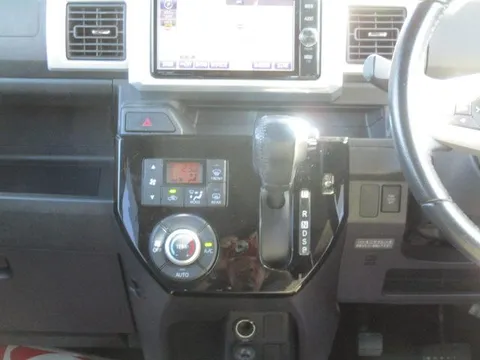 Toyota Pixis Mega