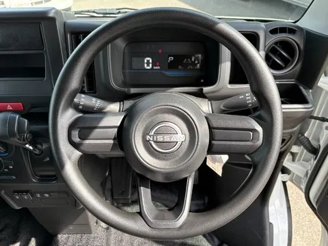 Nissan Clipper Van