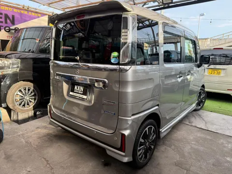 Suzuki Spacia Custom