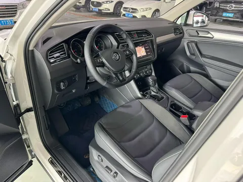 Volkswagen Tiguan L