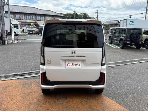 Honda N-BOX Custom
