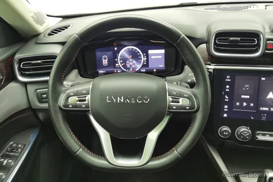 Lynk & Co 02