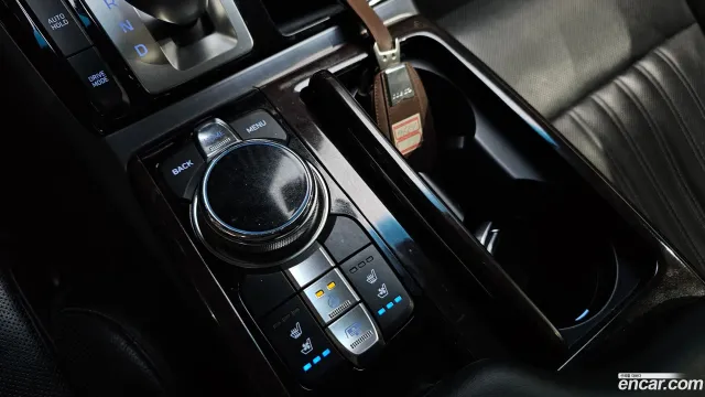 Genesis G90 (EQ900)