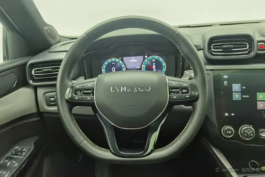 Lynk & Co 03