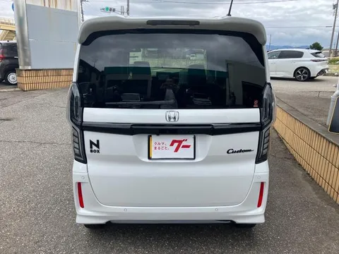 Honda N-BOX Custom