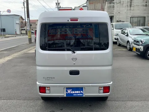 Nissan Clipper Van