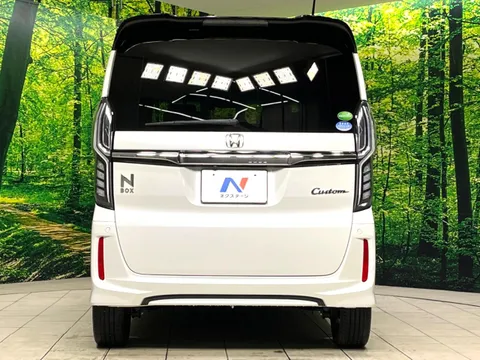 Honda N-BOX Custom