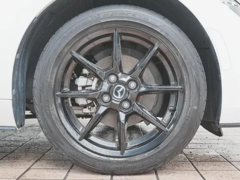 Mazda MX-5 (Roadster)