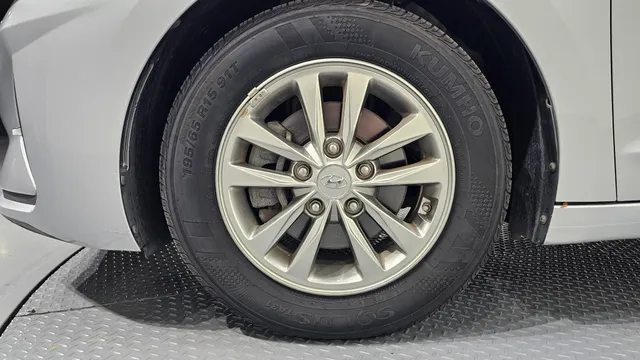 Hyundai Elantra (Avante)